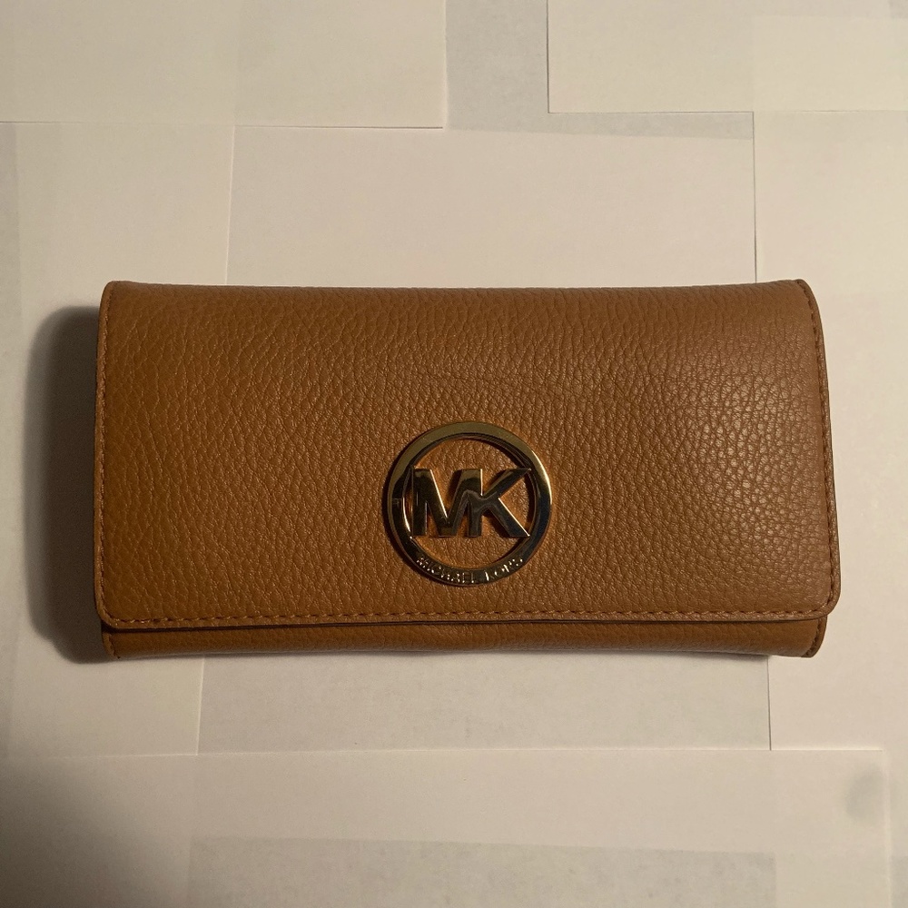 Michael Kors Fulton Carryall Wallet - BRAND NEW